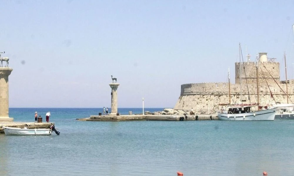Νέος «σεισμός» στη Ρόδο: Κύκλωμα παράτυπων πτυχίων στο στόχαστρο της ΕΛ.ΑΣ.